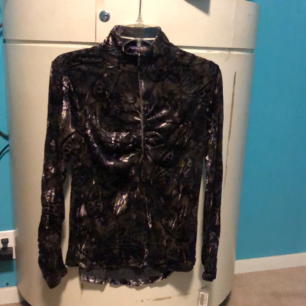 Snowskins burnout velvet zip neck shirt. Size Medium Brand new w/tags